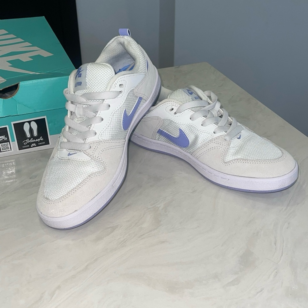 Like New!! ✨ Women’s Nike SB Alleyoop Summit White/Light Thistlea- Size 7